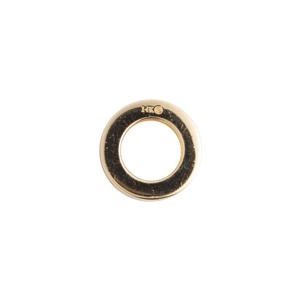 A sideways view of a 14k gold roundel bead